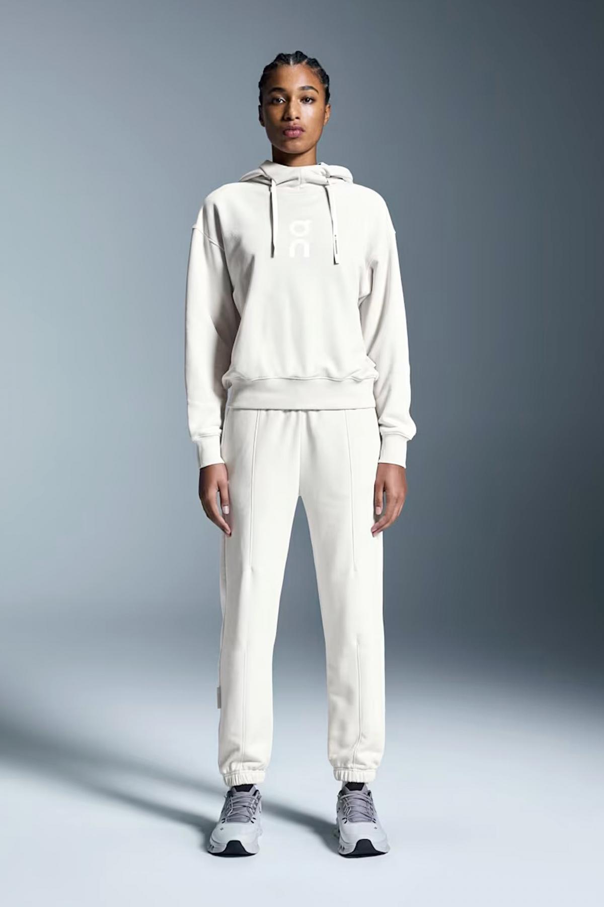 ON RUNNING CLUB PANTS en color BEIS (2)