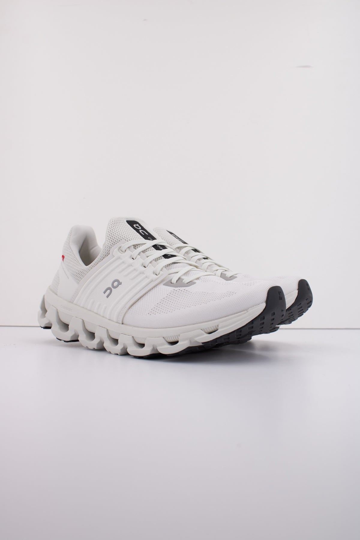 ON RUNNING CLOUDSWIFT AD M en color BLANCO (2)