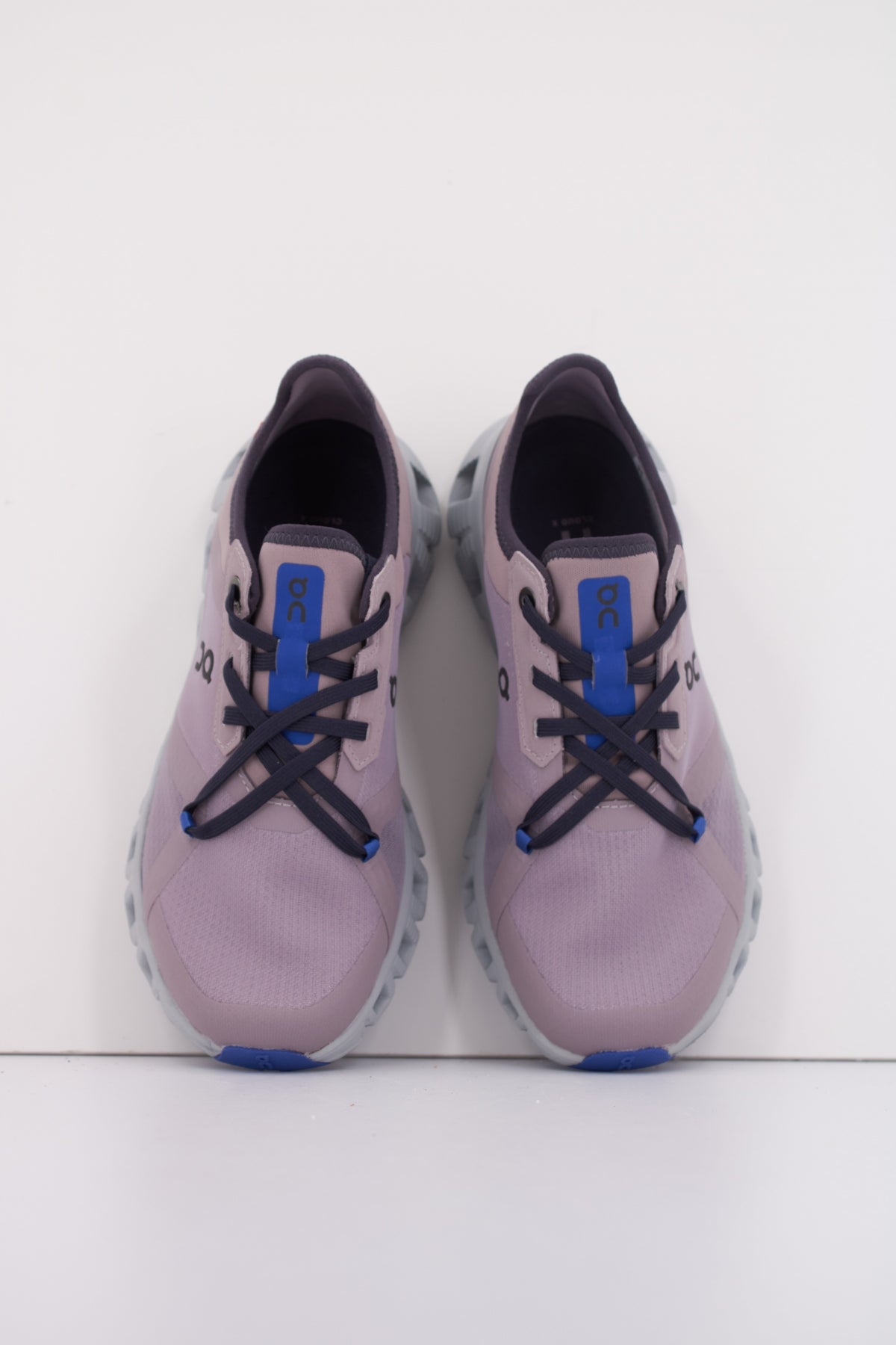 ON RUNNING CLOUD X AD W en color VIOLETA (3)