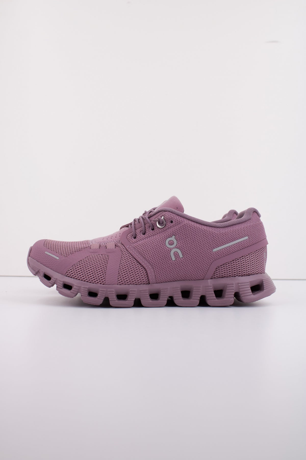 ON RUNNING CLOUD W en color VIOLETA (1)