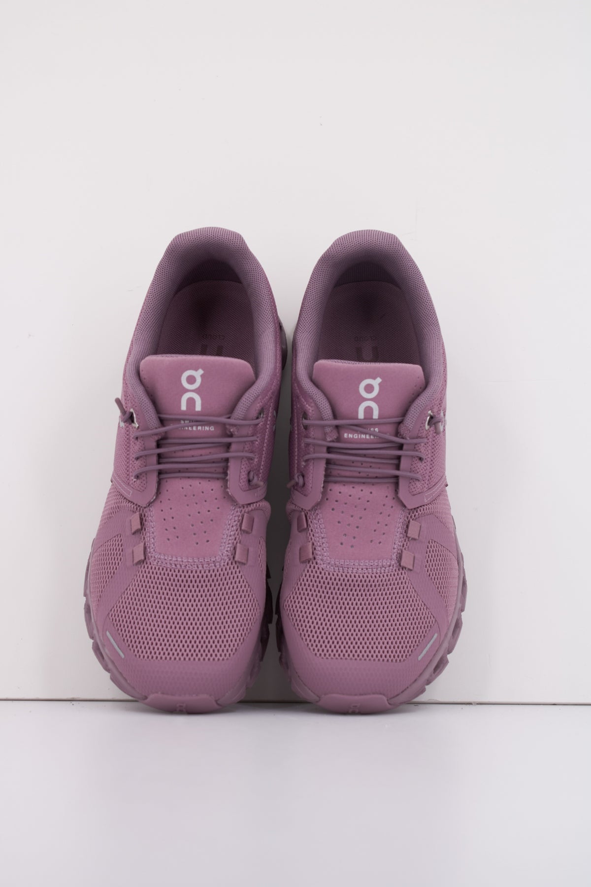 ON RUNNING CLOUD W en color VIOLETA (3)