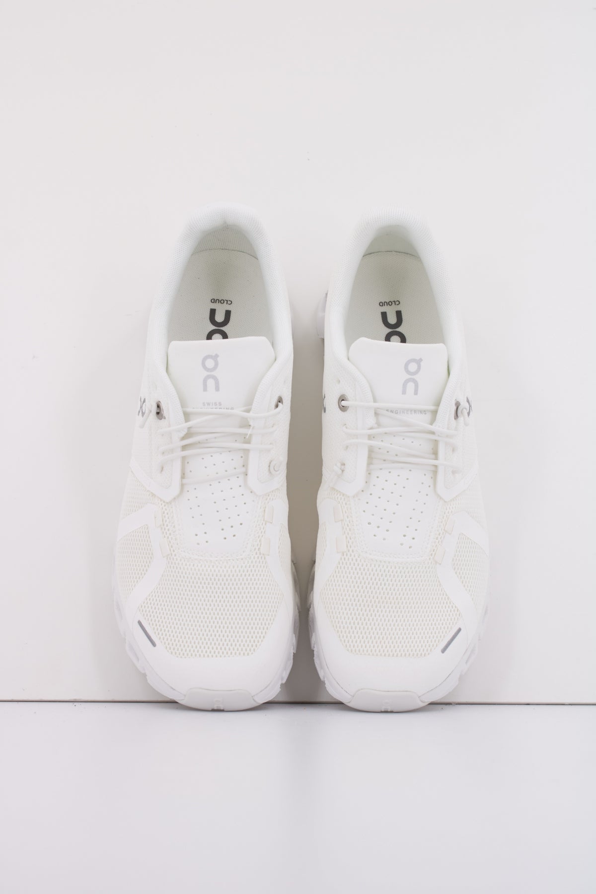 ON RUNNING CLOUD M en color BLANCO (4)