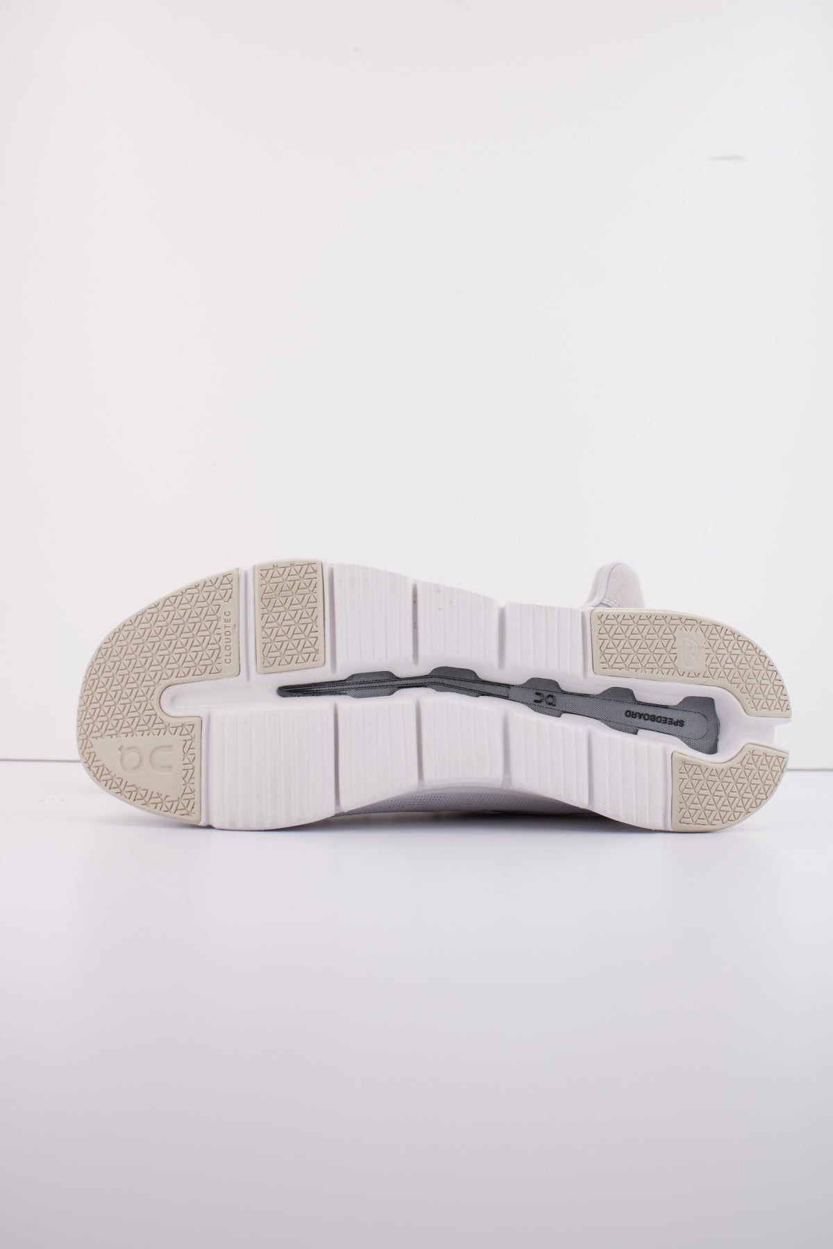 ON RUNNING CLOUDRIFT M en color BLANCO (5)
