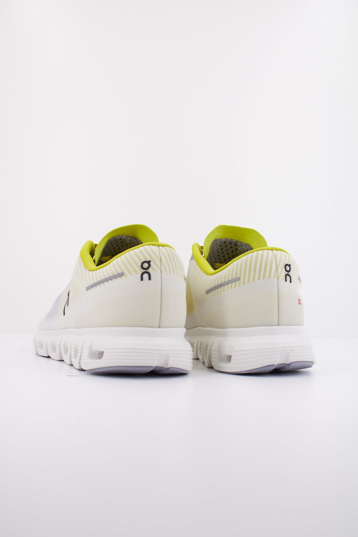 ON RUNNING CLOUD PUSH en color VIOLETA (4)