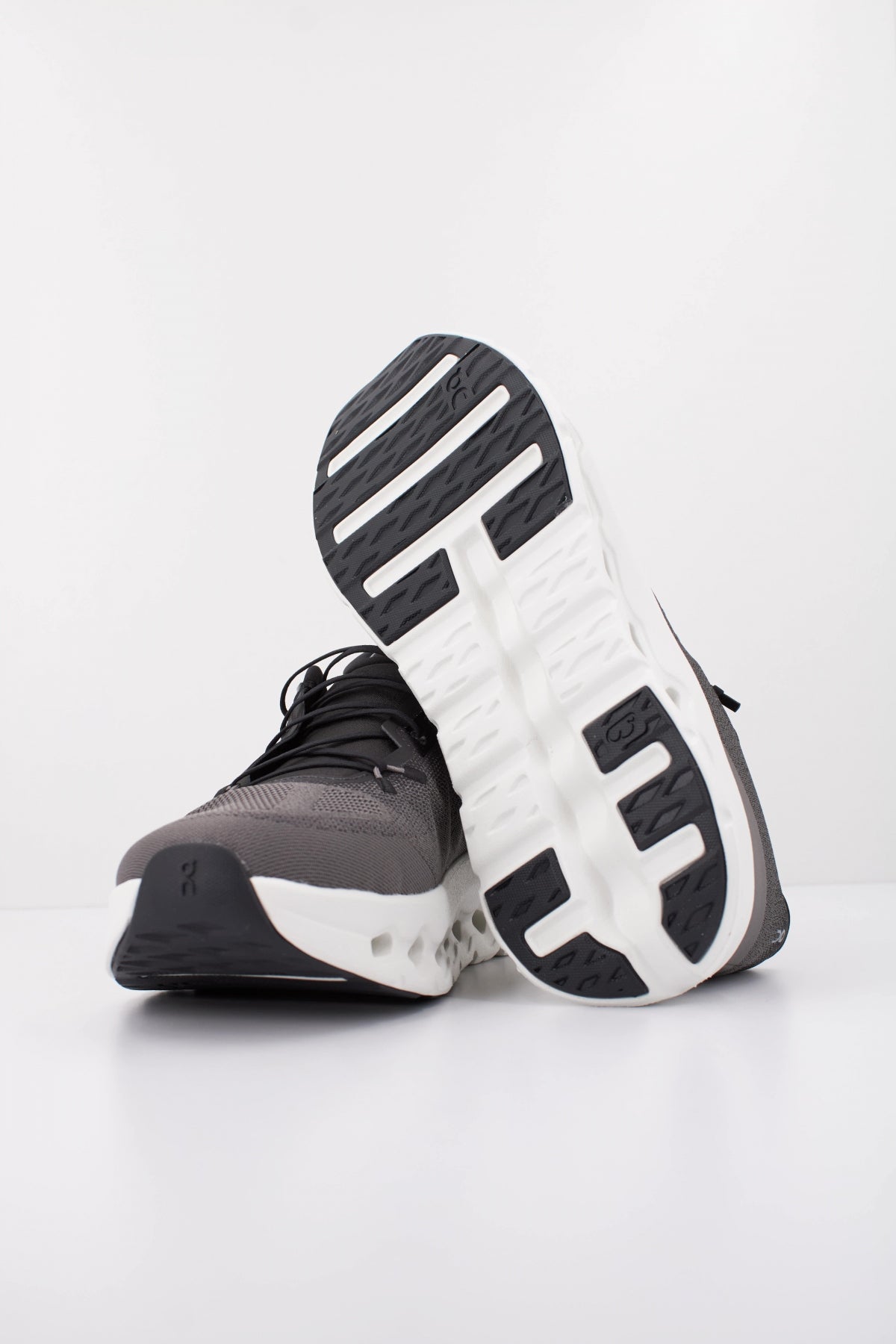 ON RUNNING CLOUDTILT en color NEGRO (5)