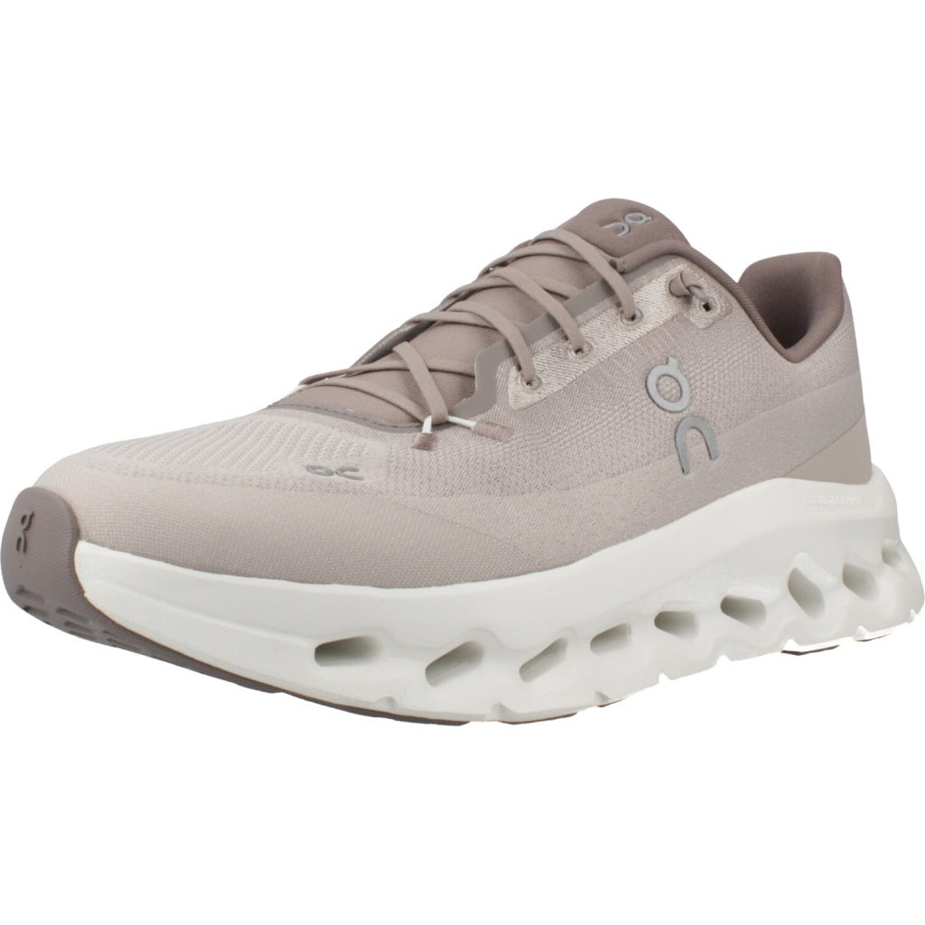 ON RUNNING CLOUDTILT en color MARRON (1)