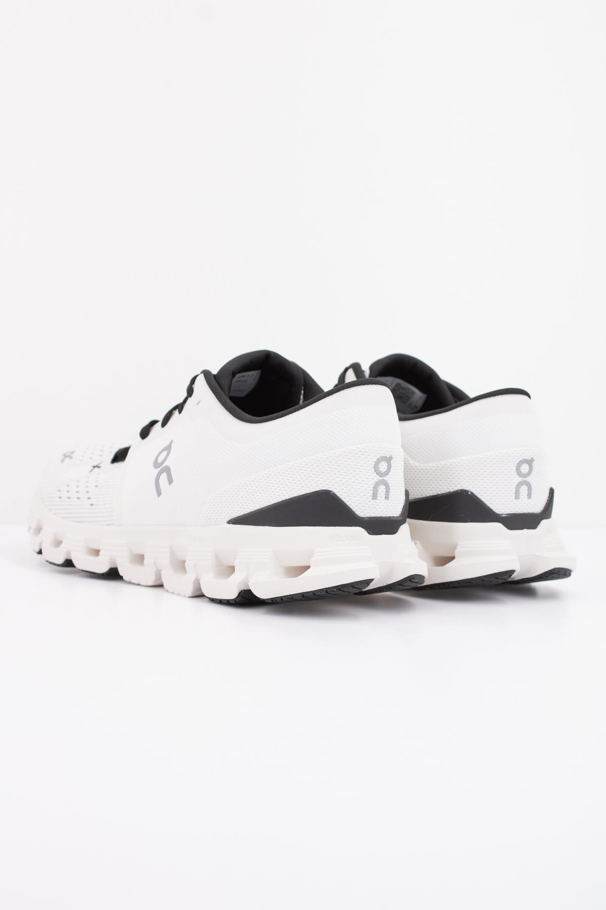ON RUNNING CLOUD X M en color BLANCO (4)