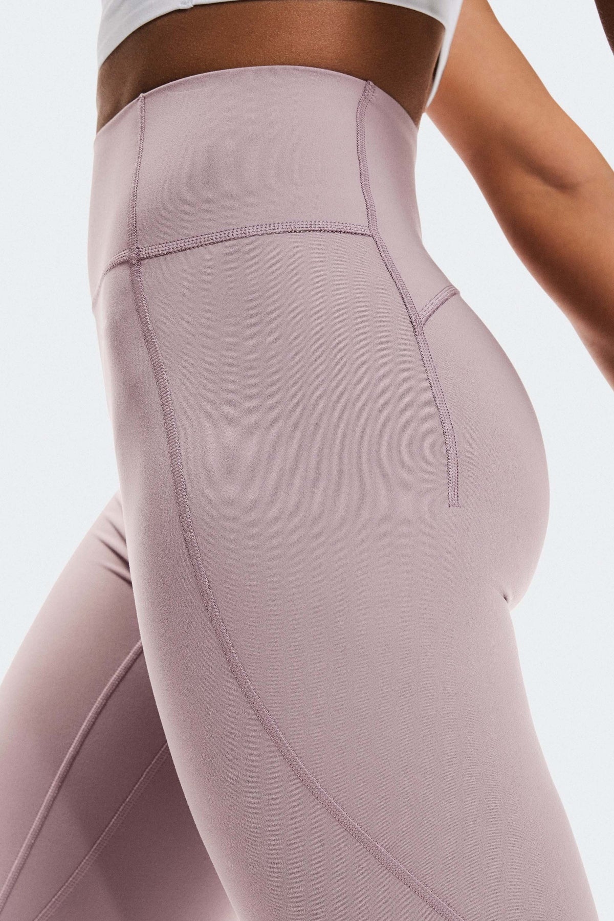ON RUNNING STUDIO TIGHTS / W en color VIOLETA (4)