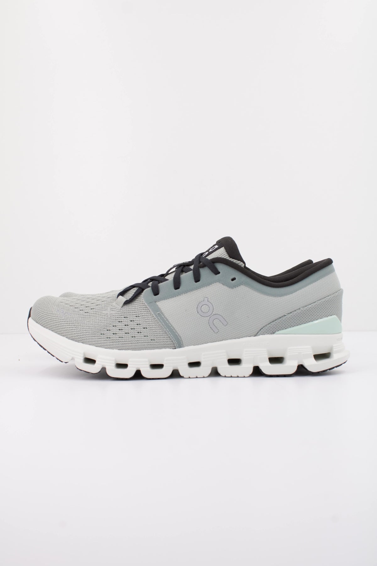ON RUNNING CLOUD X M en color VERDE (1)