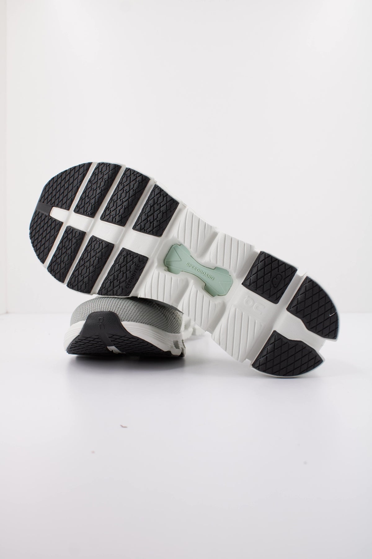 ON RUNNING CLOUD X M en color VERDE (5)