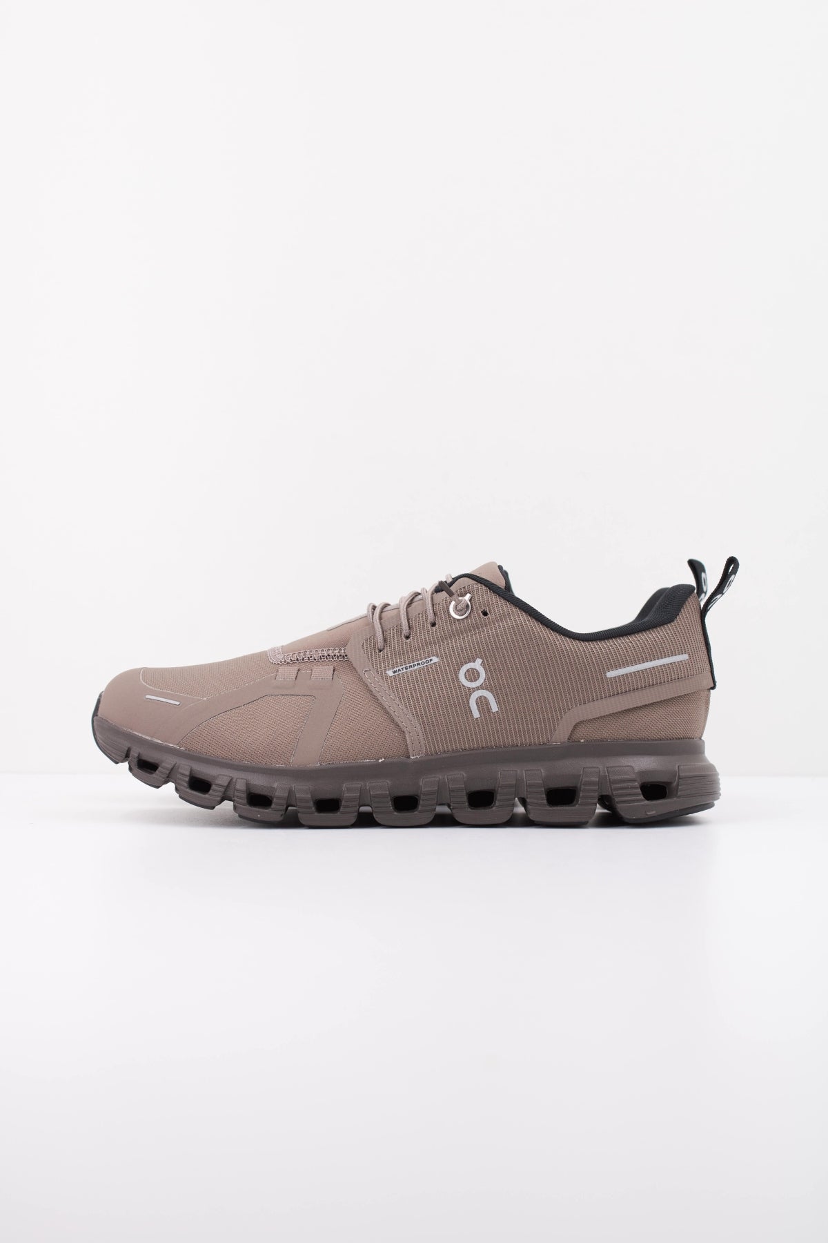 ON RUNNING CLOUD WP en color MARRON (1)