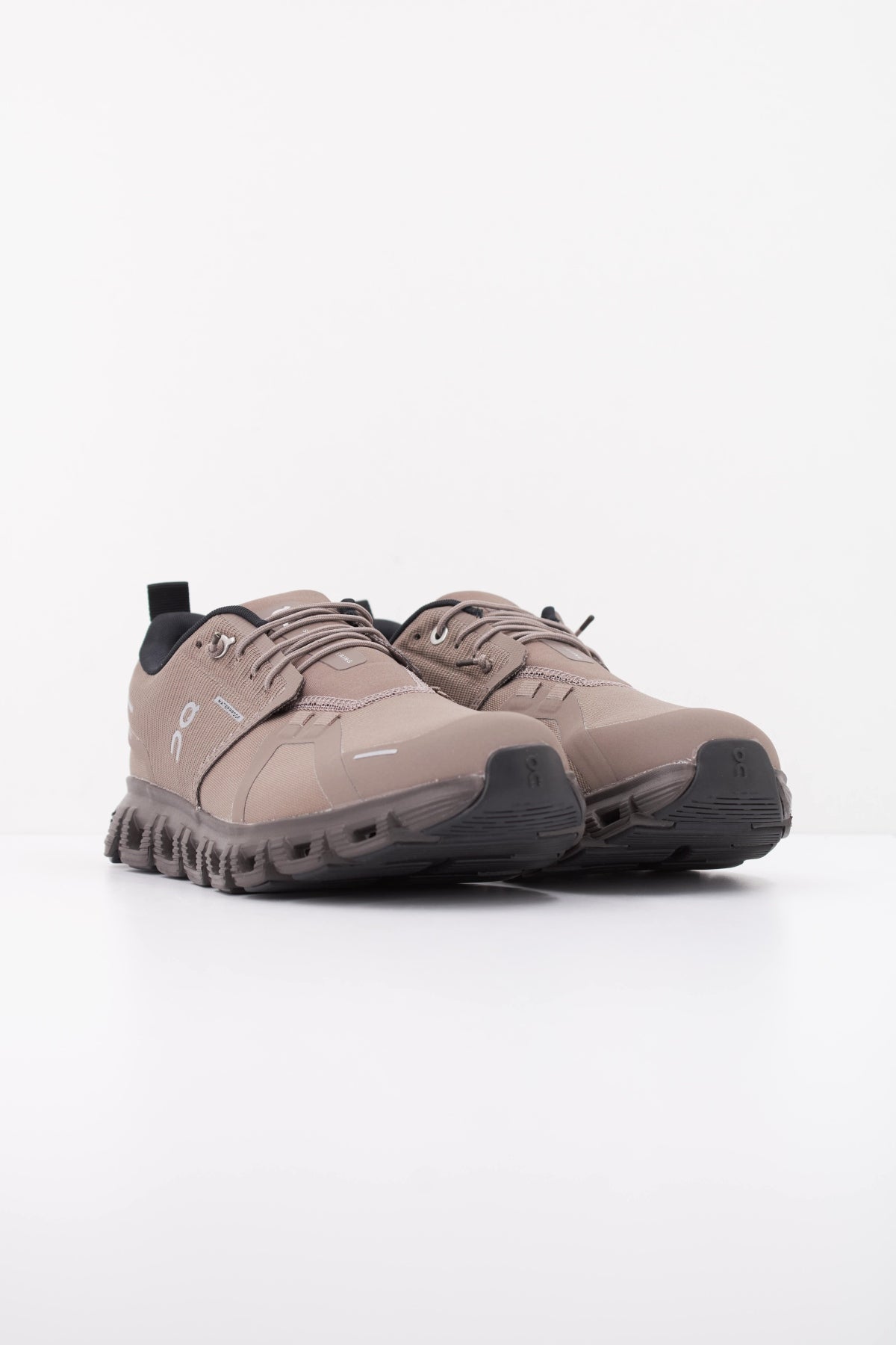 ON RUNNING CLOUD WP en color MARRON (2)