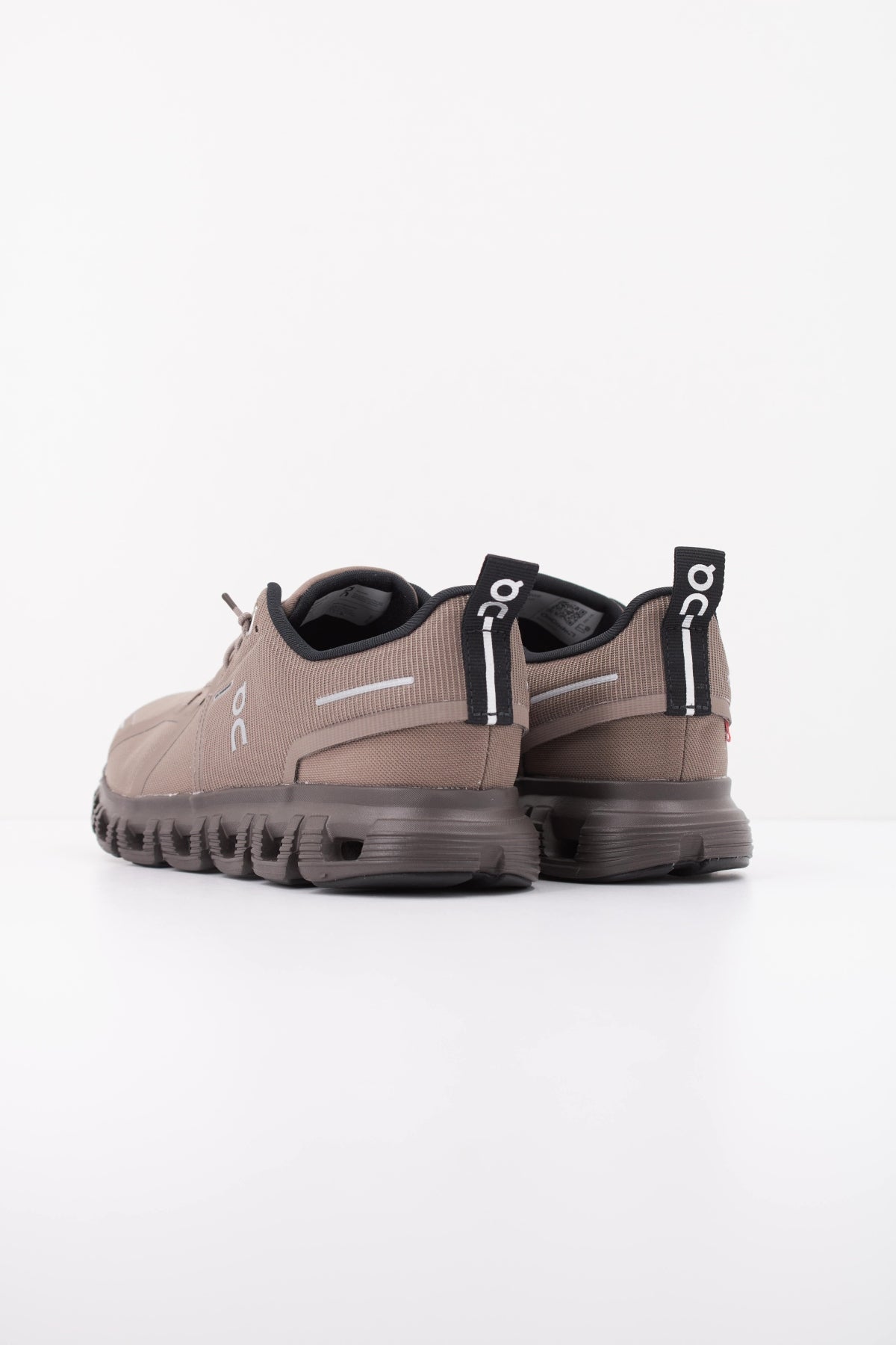 ON RUNNING CLOUD WP en color MARRON (4)