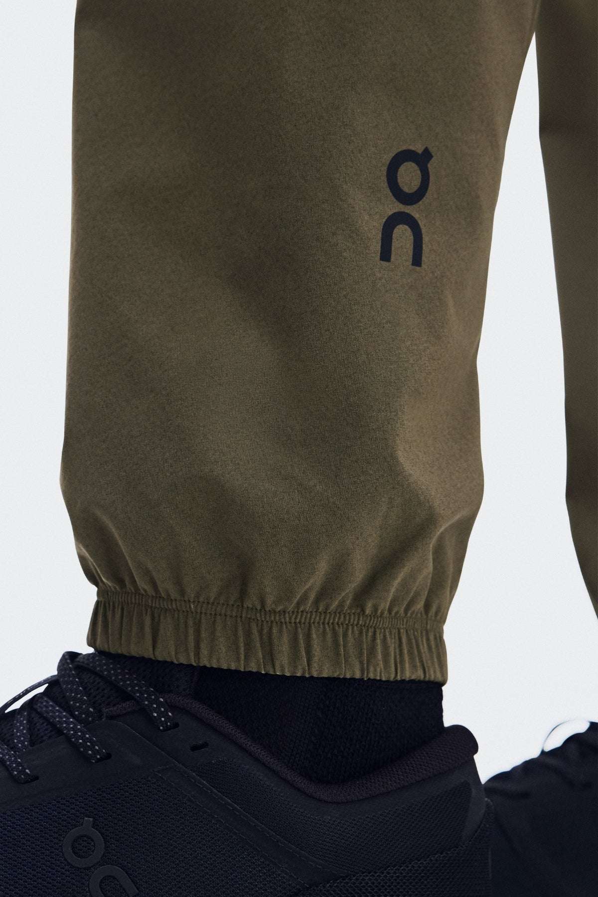 ON RUNNING FOCUS PANTS M BARK en color (3)
