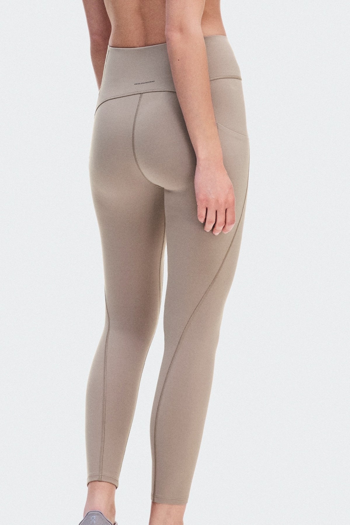 ON RUNNING STUDIO TIGHTS en color (2)