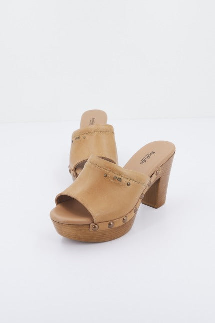 NERO GIARDINI ED en color MARRON CLARO (1)
