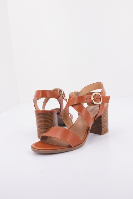 NERO GIARDINI ED en color MARRON (3)