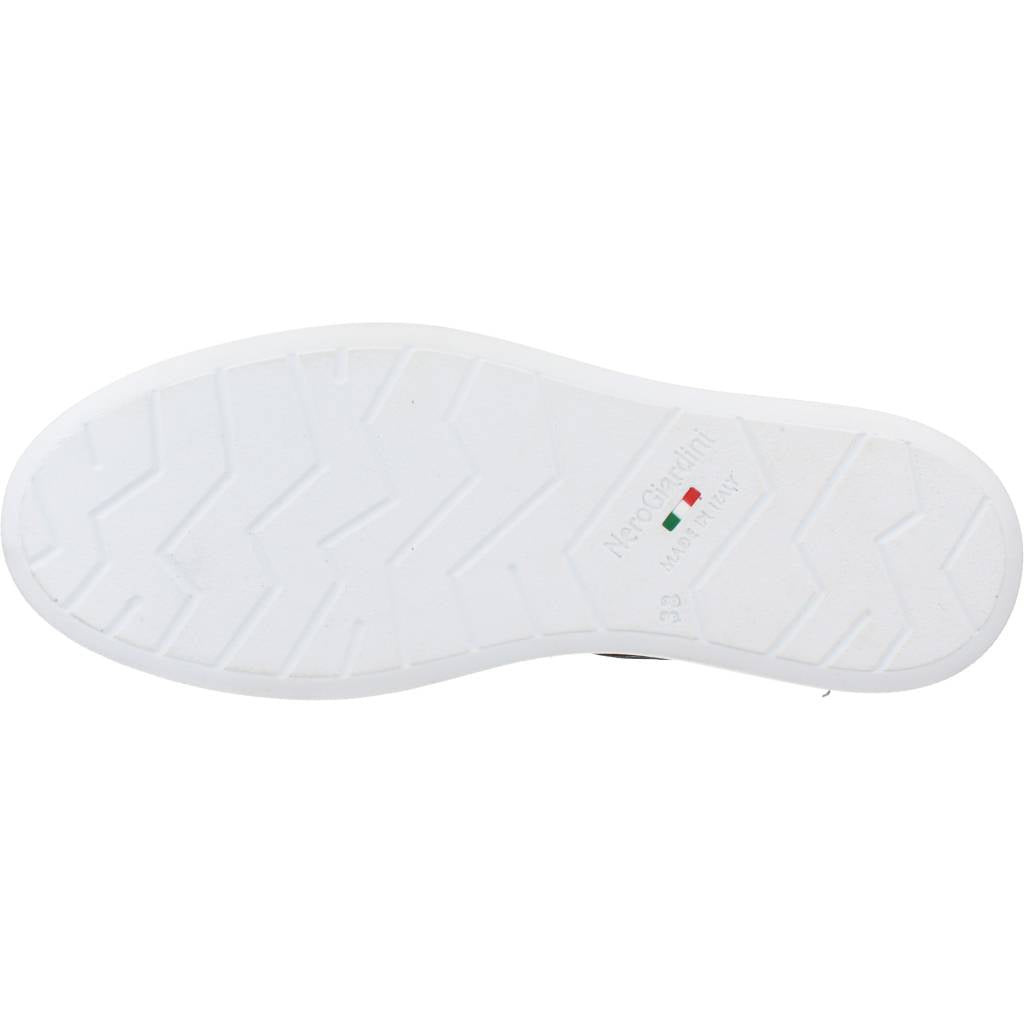 NERO GIARDINI ED en color BLANCO (6)