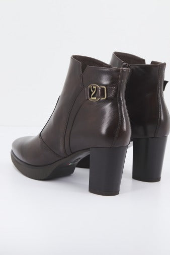 NERO GIARDINI ID en color MARRON (3)
