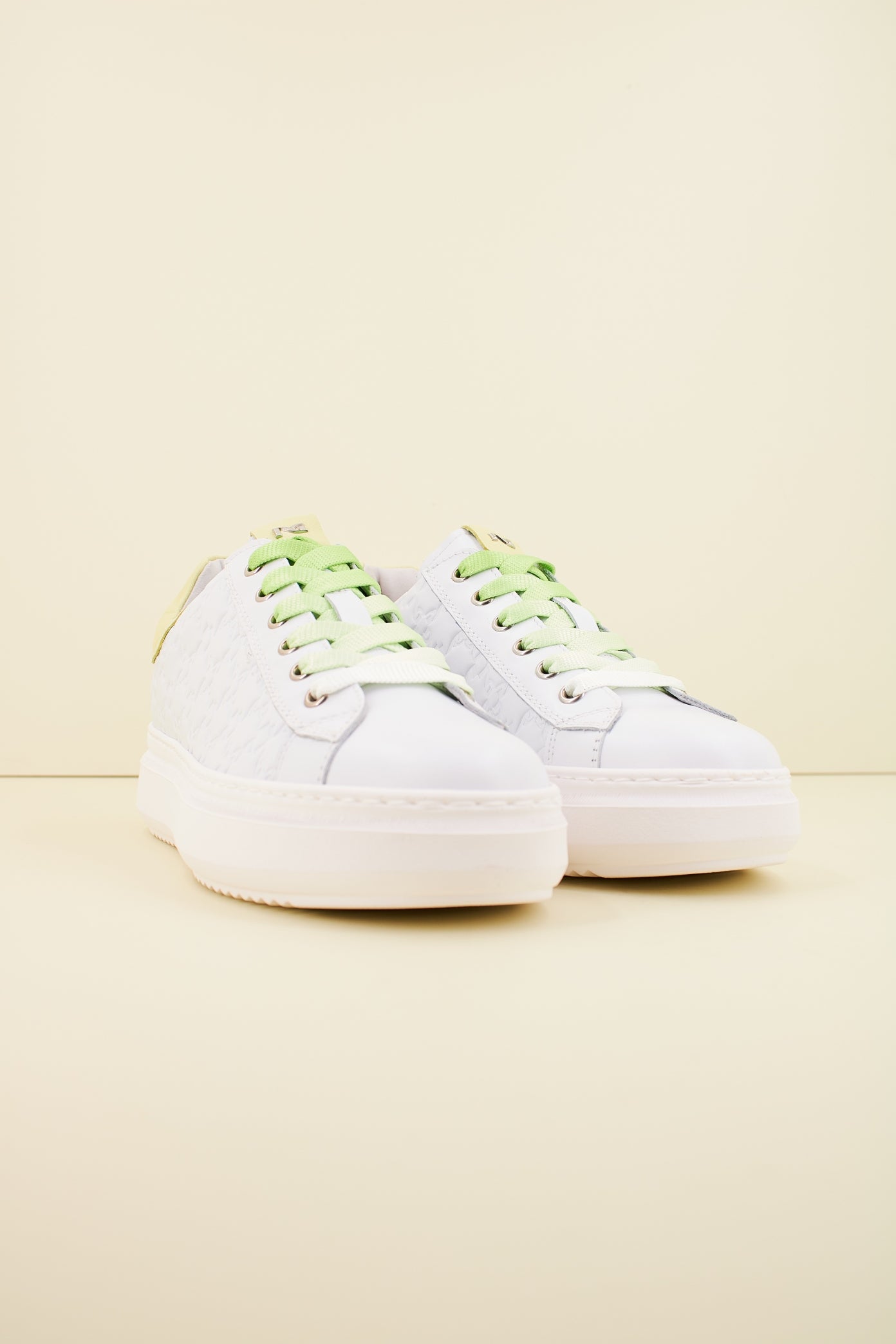 NERO GIARDINI ED en color BLANCO (2)