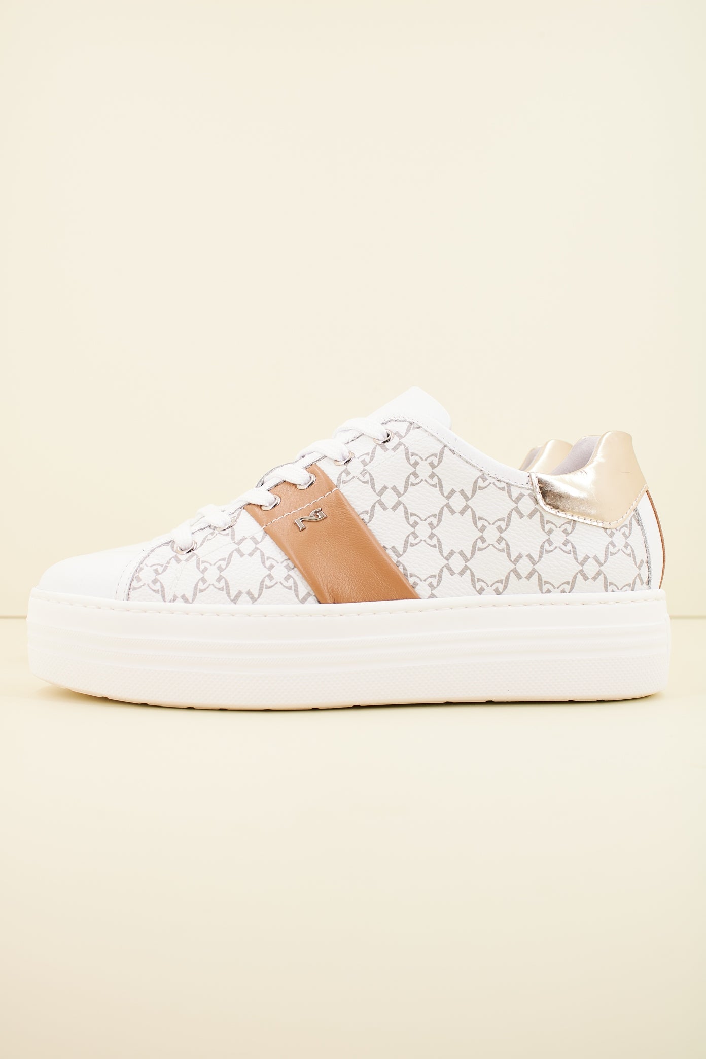 NERO GIARDINI ED en color BLANCO (1)