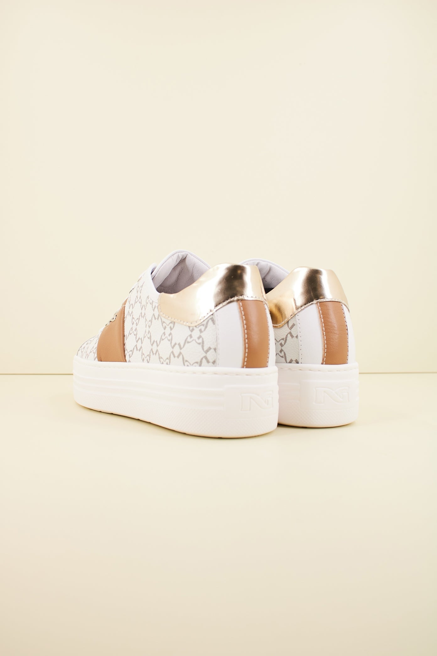 NERO GIARDINI ED en color BLANCO (3)