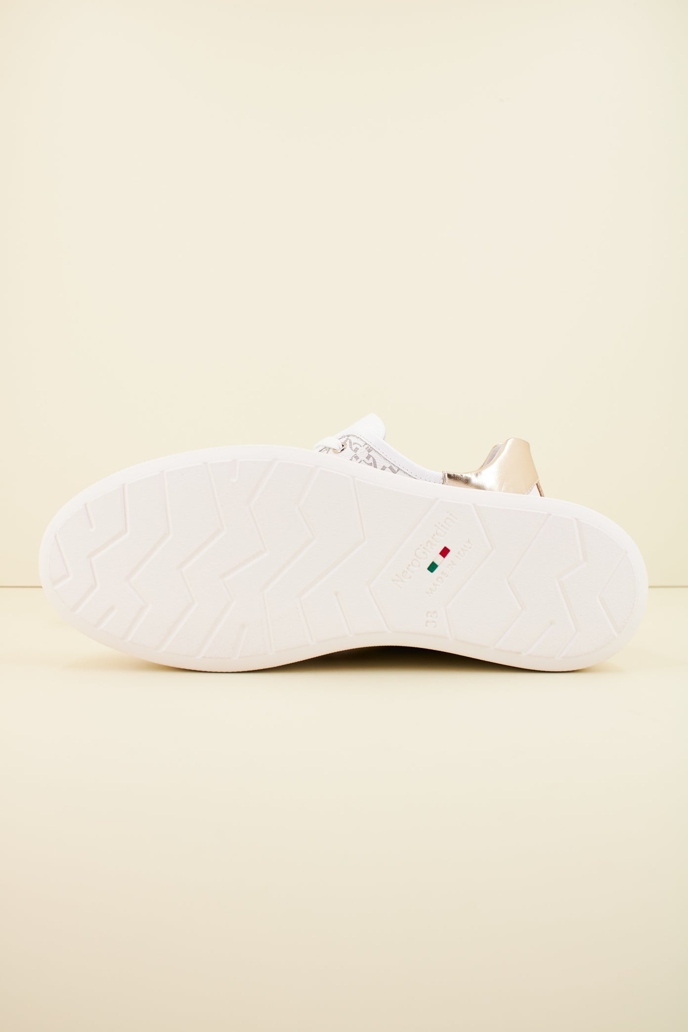 NERO GIARDINI ED en color BLANCO (4)