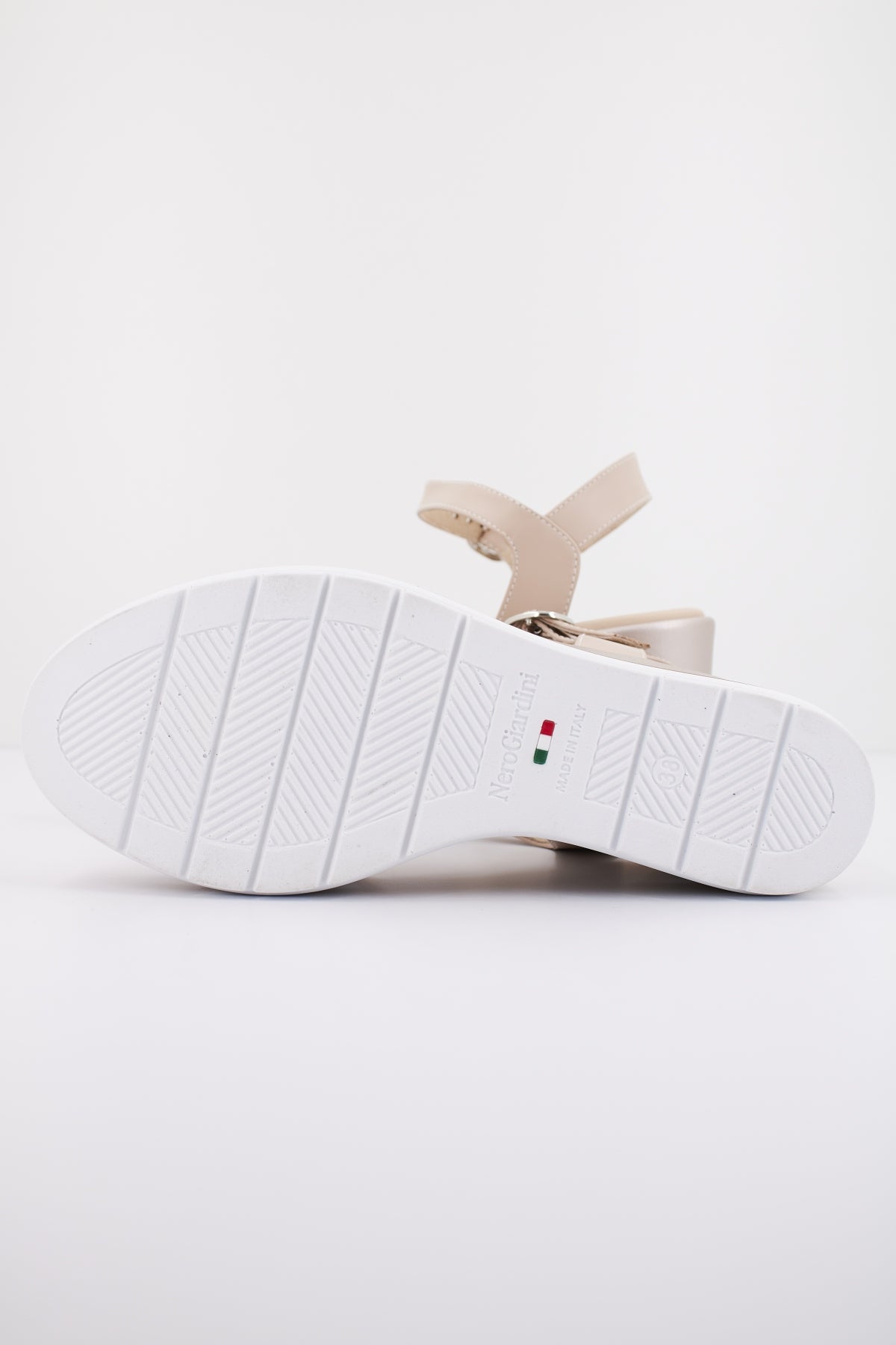 NERO GIARDINI ED en color BLANCO (4)