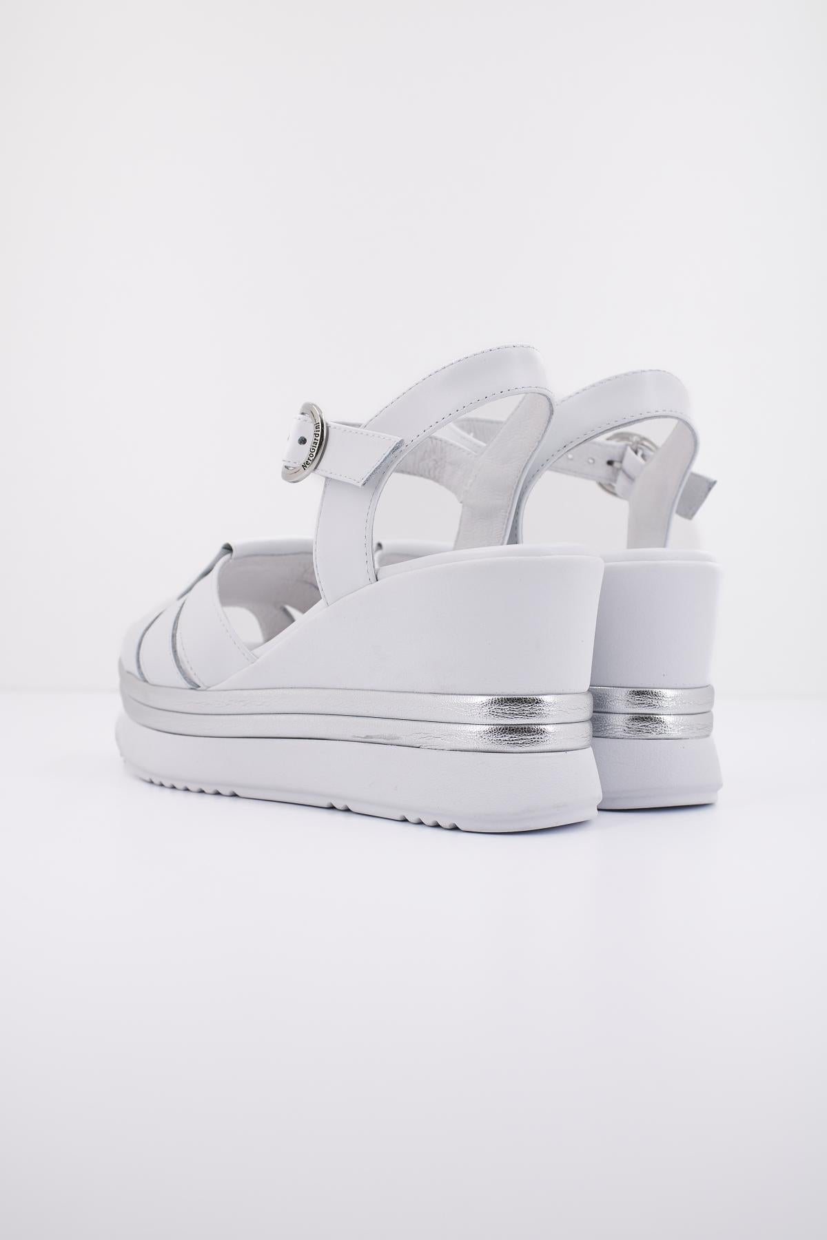 NERO GIARDINI ED en color BLANCO (3)