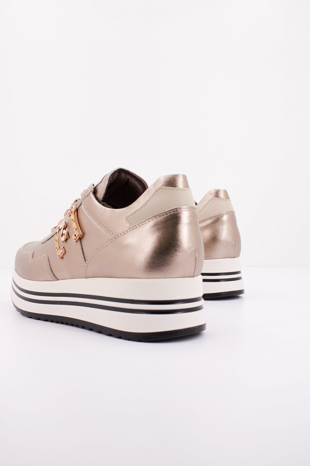 NERO GIARDINI ID en color ORO (4)
