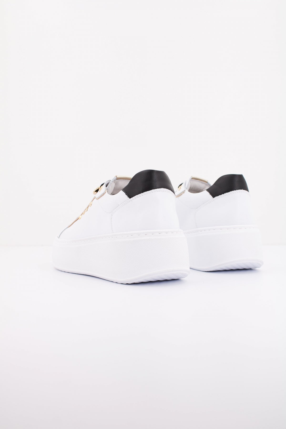 NERO GIARDINI ID en color BLANCO (4)