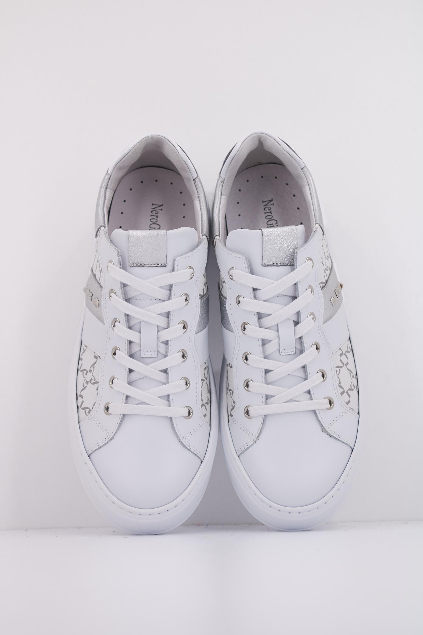 NERO GIARDINI ED en color BLANCO (3)