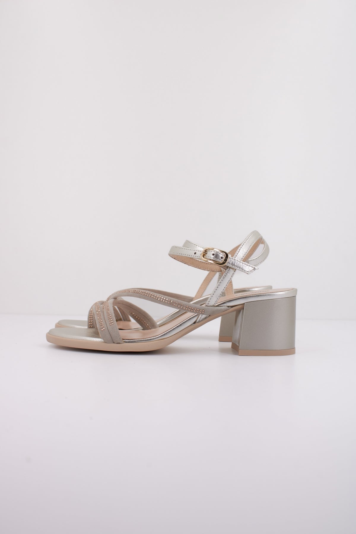 NERO GIARDINI ED en color GRIS (1)
