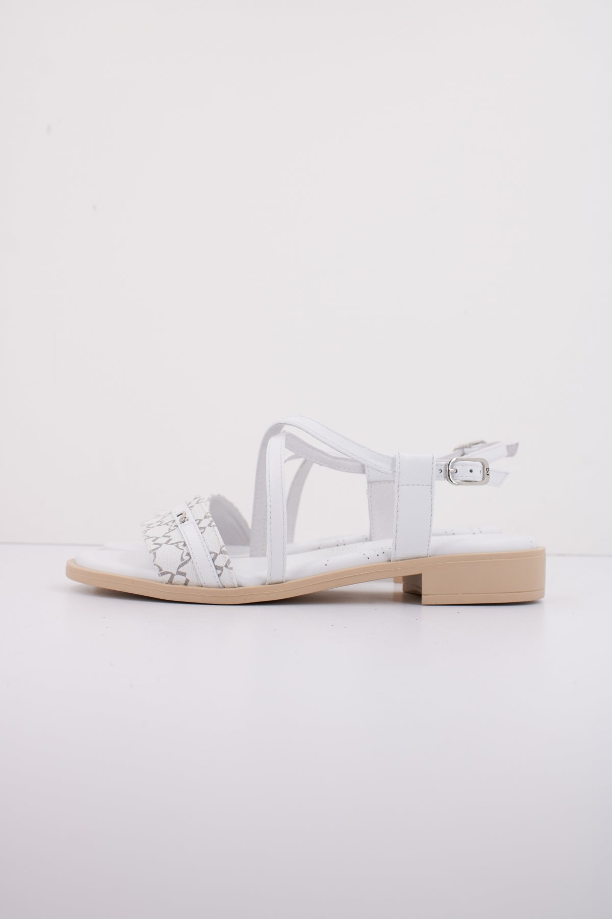 NERO GIARDINI ED en color BLANCO (1)
