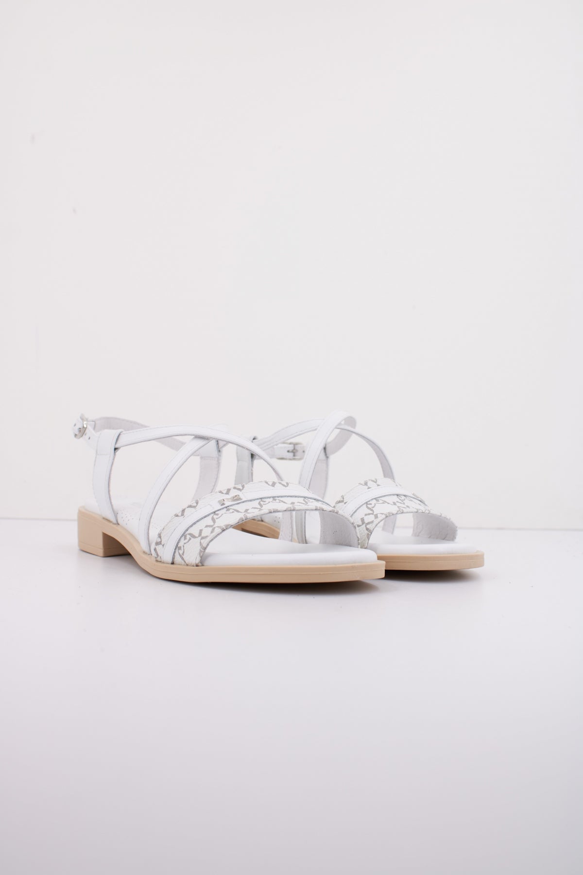 NERO GIARDINI ED en color BLANCO (2)