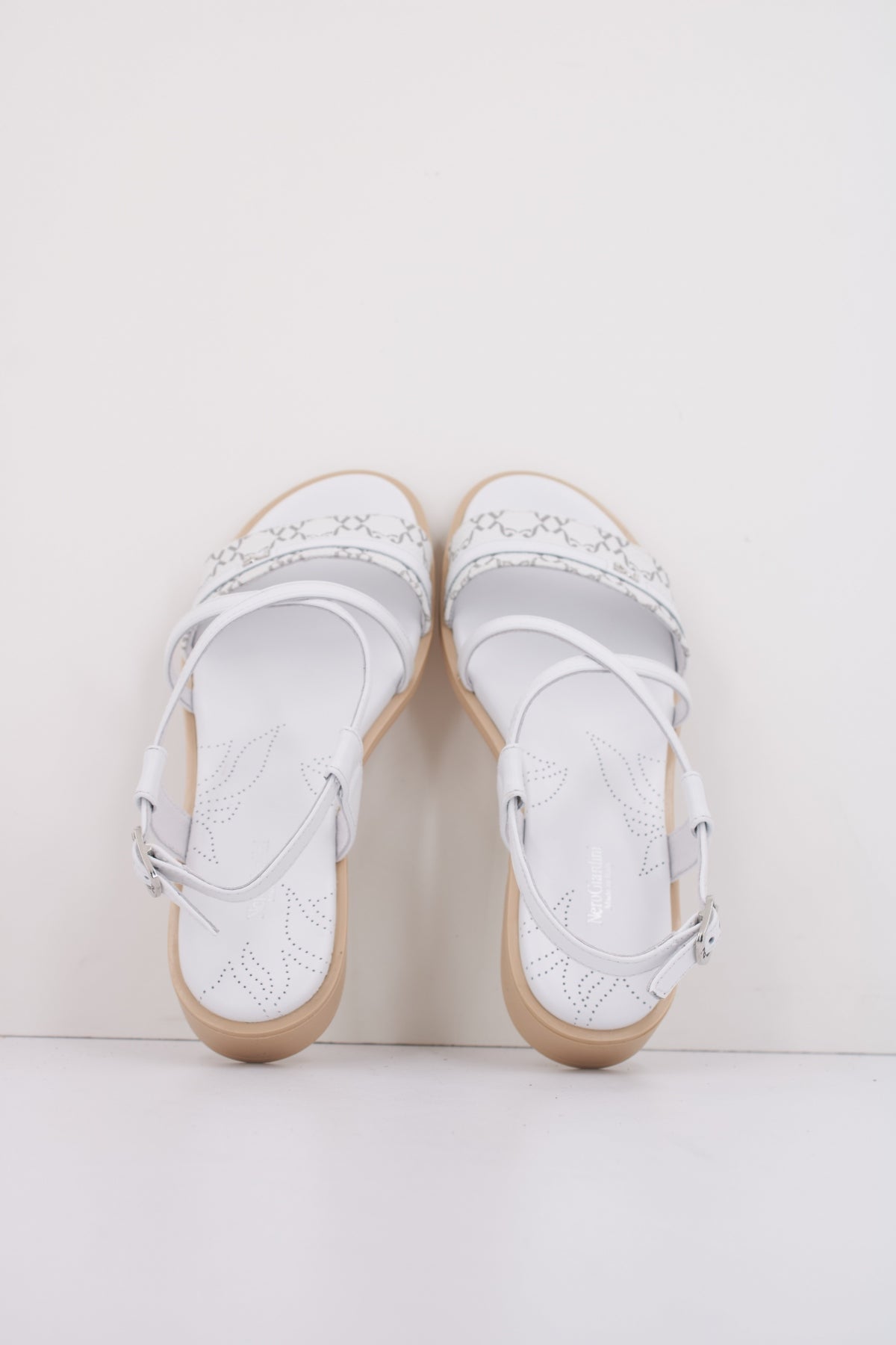 NERO GIARDINI ED en color BLANCO (3)