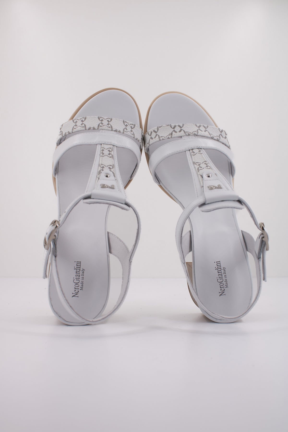 NERO GIARDINI ED en color BLANCO (3)