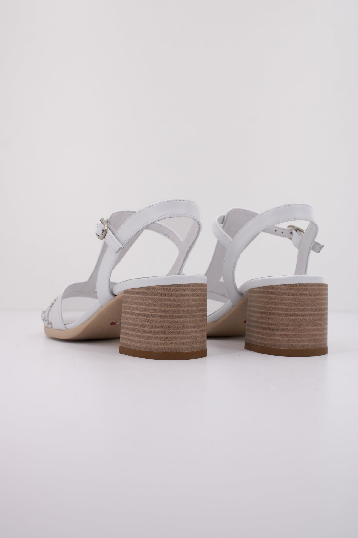 NERO GIARDINI ED en color BLANCO (4)