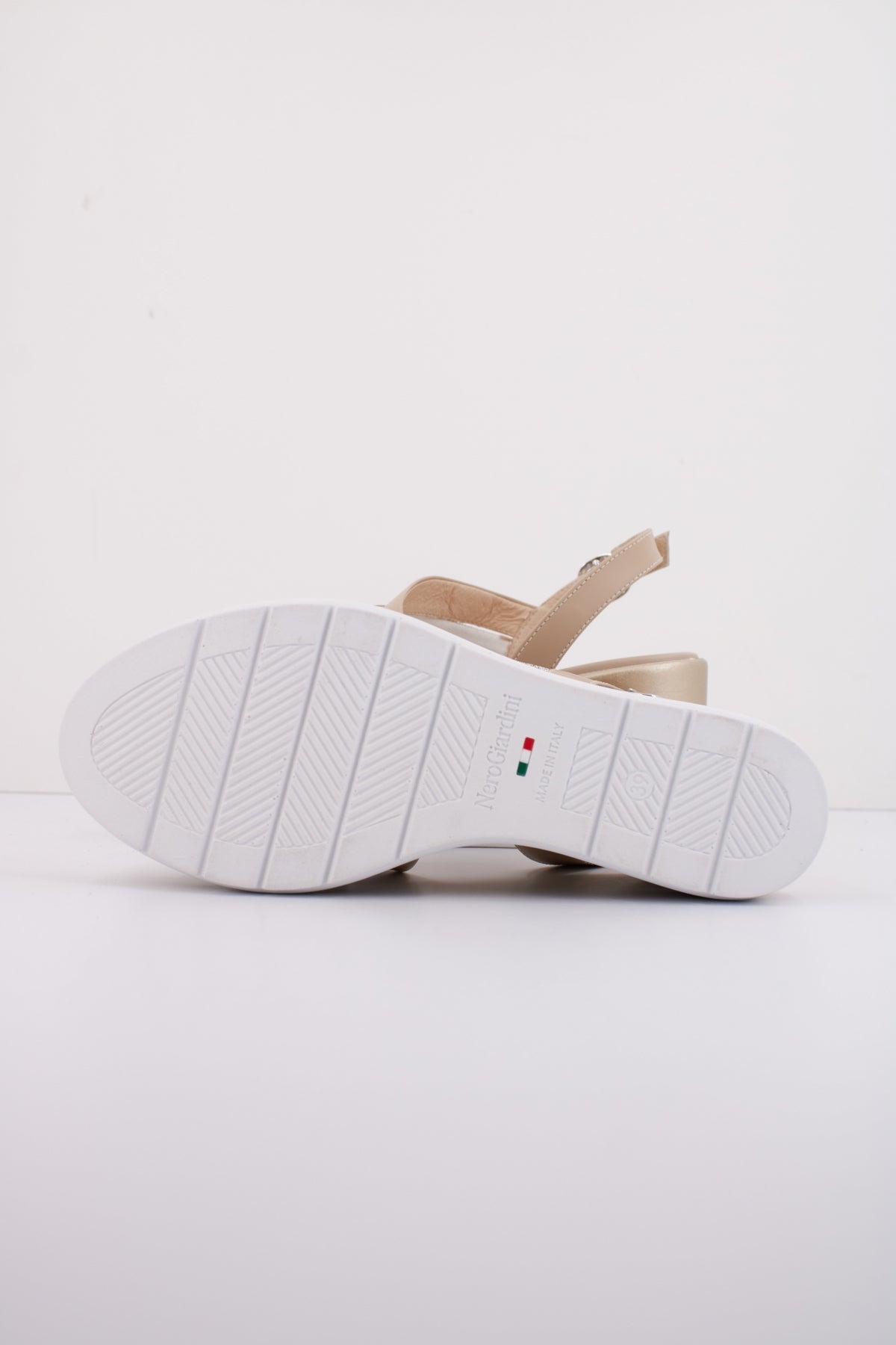 NERO GIARDINI ED en color NUDE (5)