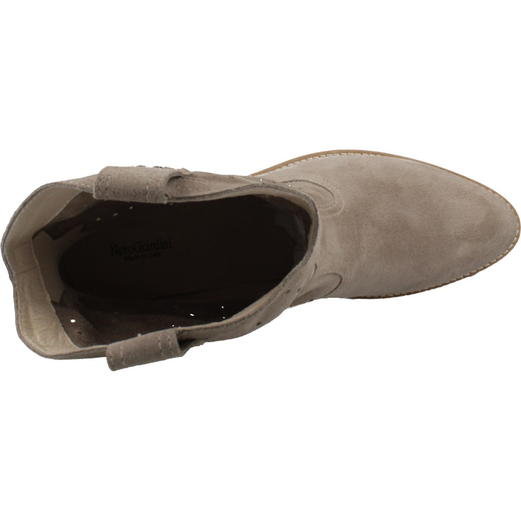 NERO GIARDINI BOTIN VELOUR en color BEIS (6)