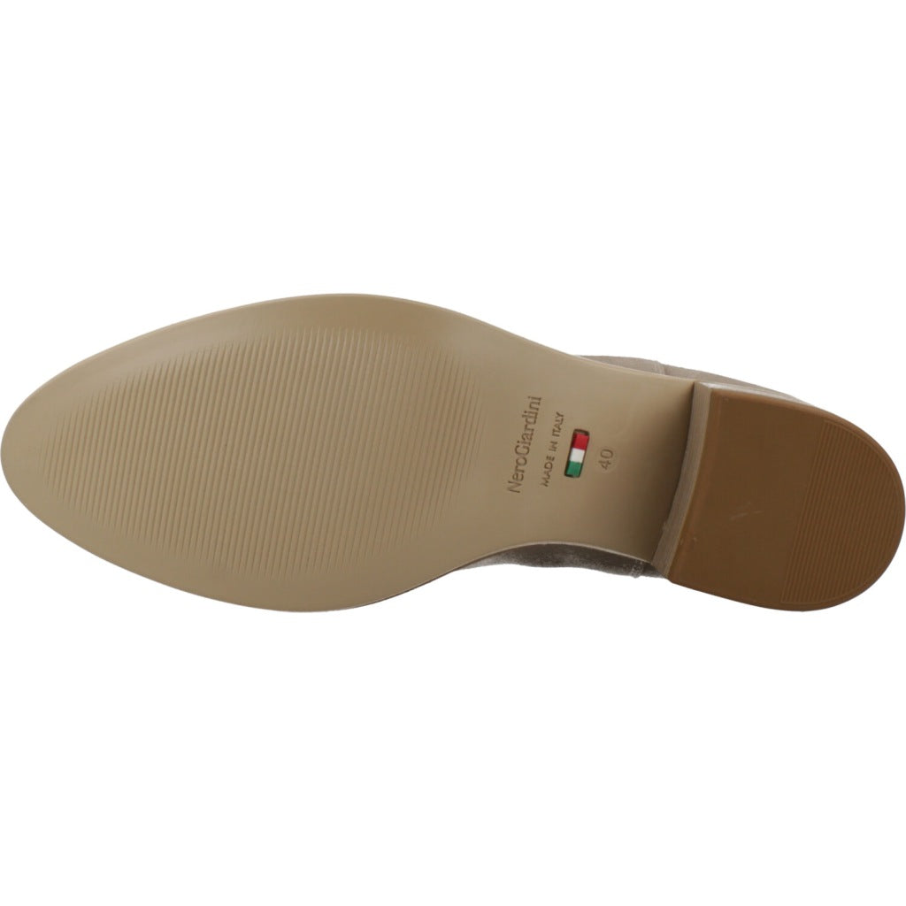 NERO GIARDINI BOTIN VELOUR en color BEIS (7)
