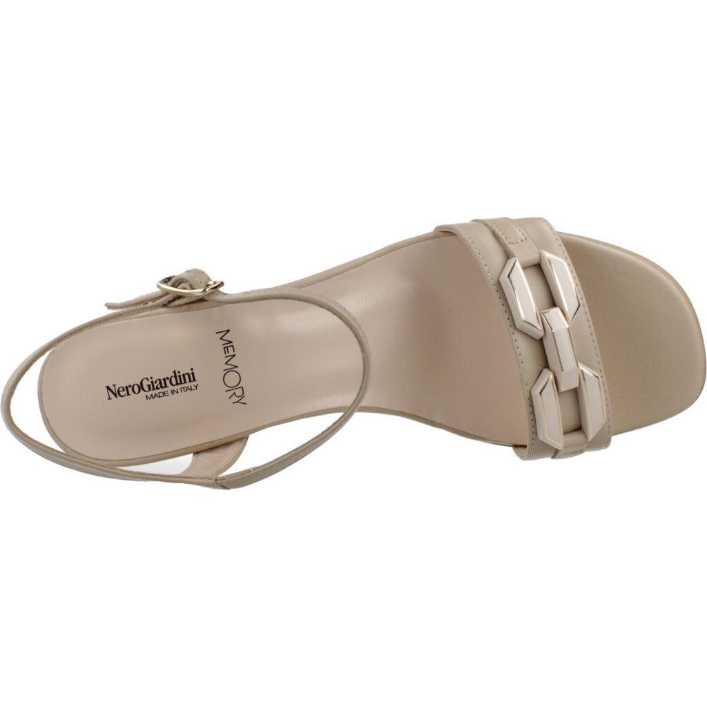 NERO GIARDINI NAPPA PANDO en color BEIS (7)