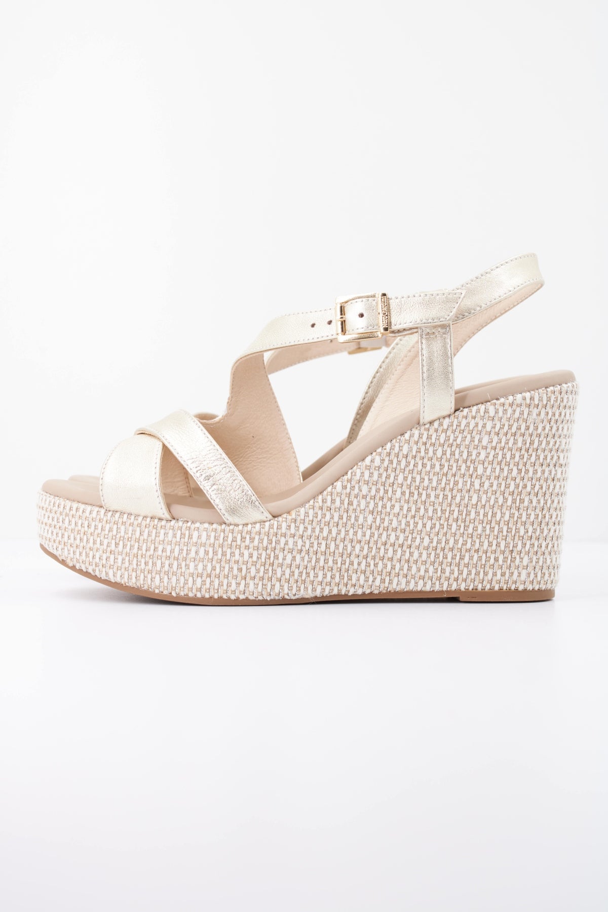 NERO GIARDINI ED en color ORO (1)