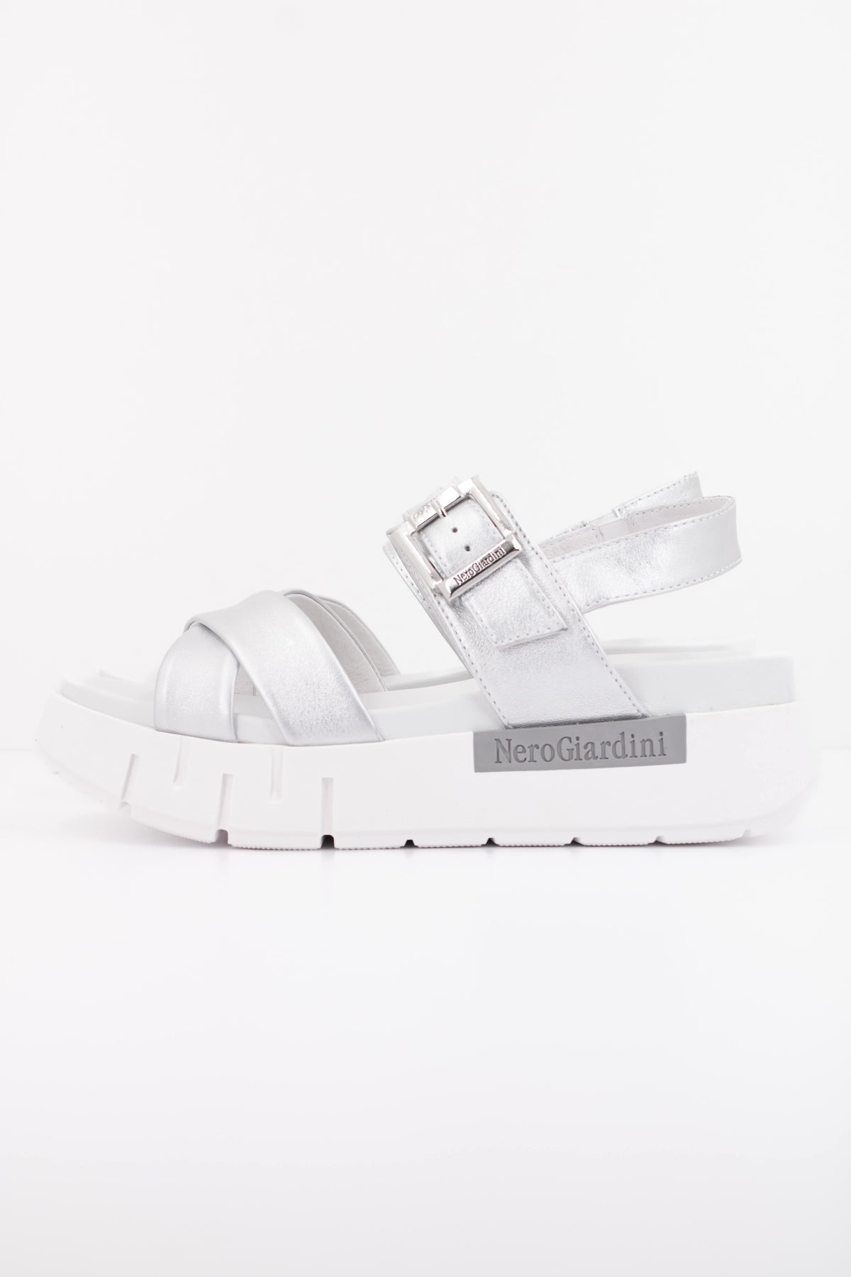 NERO GIARDINI ED en color PLATA (1)