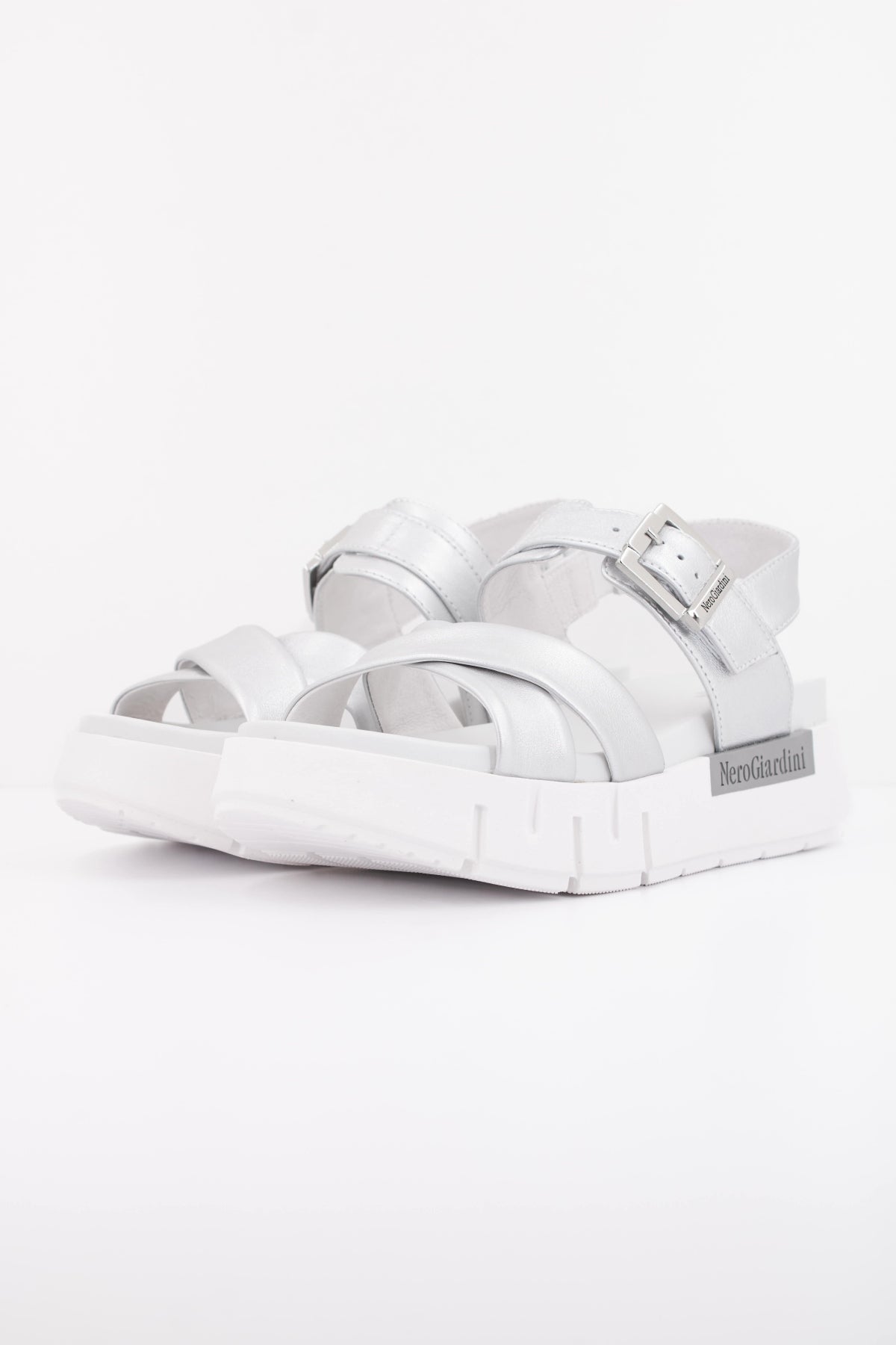 NERO GIARDINI ED en color PLATA (2)