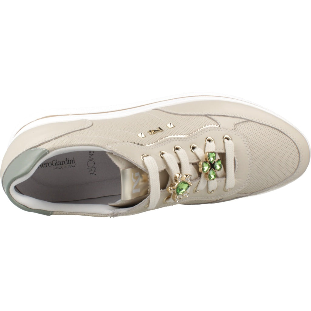 NERO GIARDINI DEPORTIVO CORDONES VELVET en color BEIS (6)