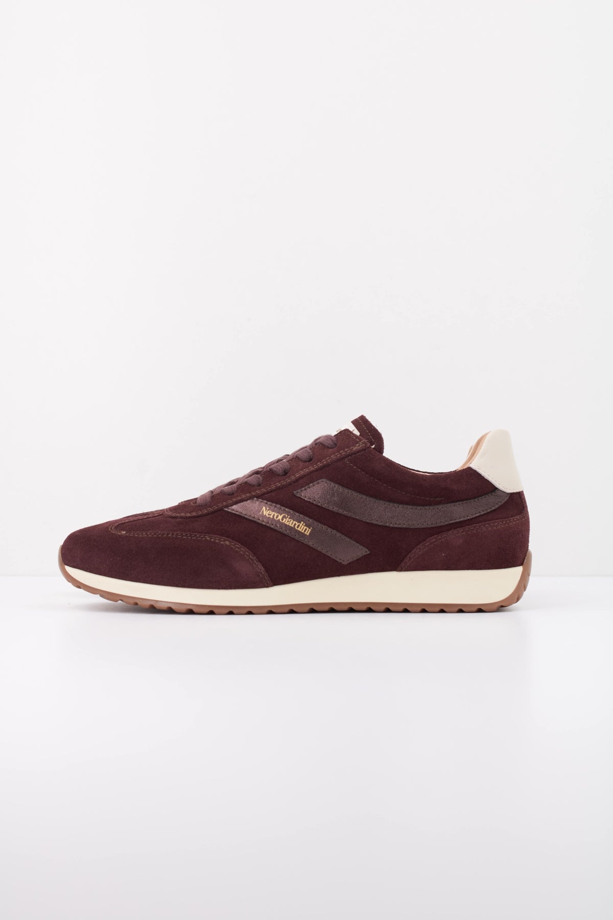 NERO GIARDINI VELOUR en color BURDEOS (1)