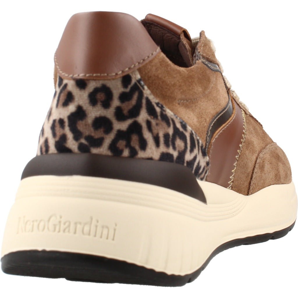 NERO GIARDINI VELOUR en color MARRON CLARO (3)