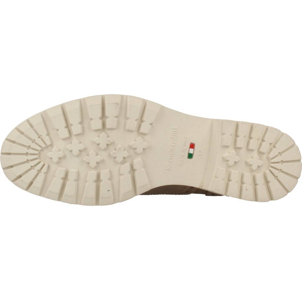 NERO GIARDINI PD en color ORO (7)