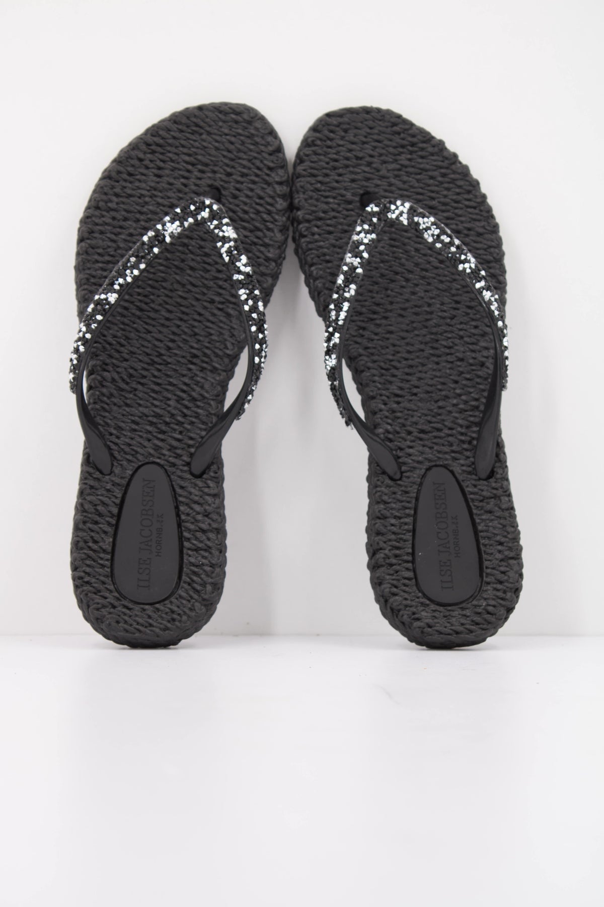 ILSE JACOBSEN CHEERFULG en color NEGRO (1)